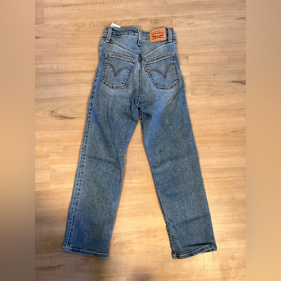 Levi's High Rise Blue Jeans - Picture 3 of 4